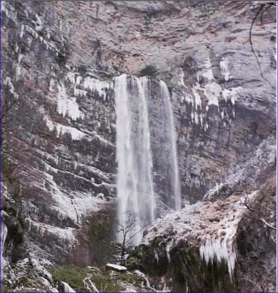 Fotos de las nevadas asociadas a la ola de frío del 7-13 de Enero del 2003: Nacimiento del Río Mundo 