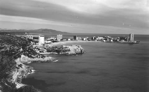 Nubes medias cubriendo la zona más turística de la zona Nubes medias cubriendo la zona más turística de la zona
