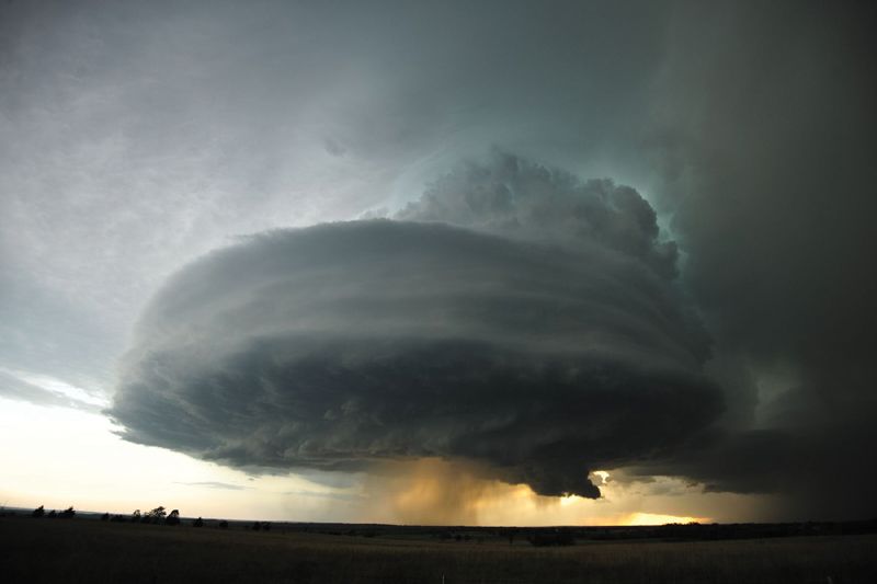Fotos Ganadoras Del Concurso De 2015 En Weatherwise Primer premioLaura HedienGrayslake, IL, USAArco nubosos con lluvia bajo una supercelula en Beaumont Kansas.