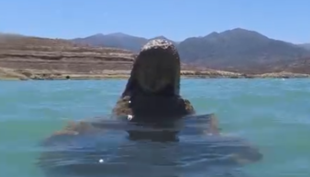 Virgen del Agua Mendoza Una vez que llegue a Potrerillos el agua de deshielo de las nevadas récord, la figura de la virgen volverá a quedar sumergida. Foto: Diego Tiezzi