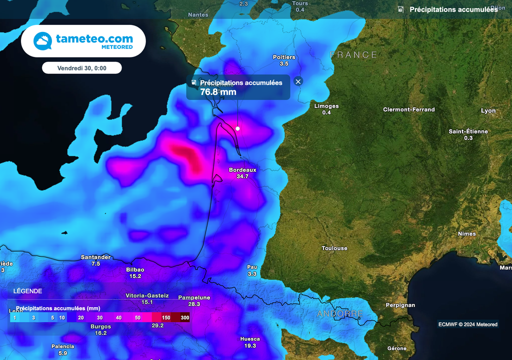 De très fortes pluies sont attendues sous les orages les plus forts.