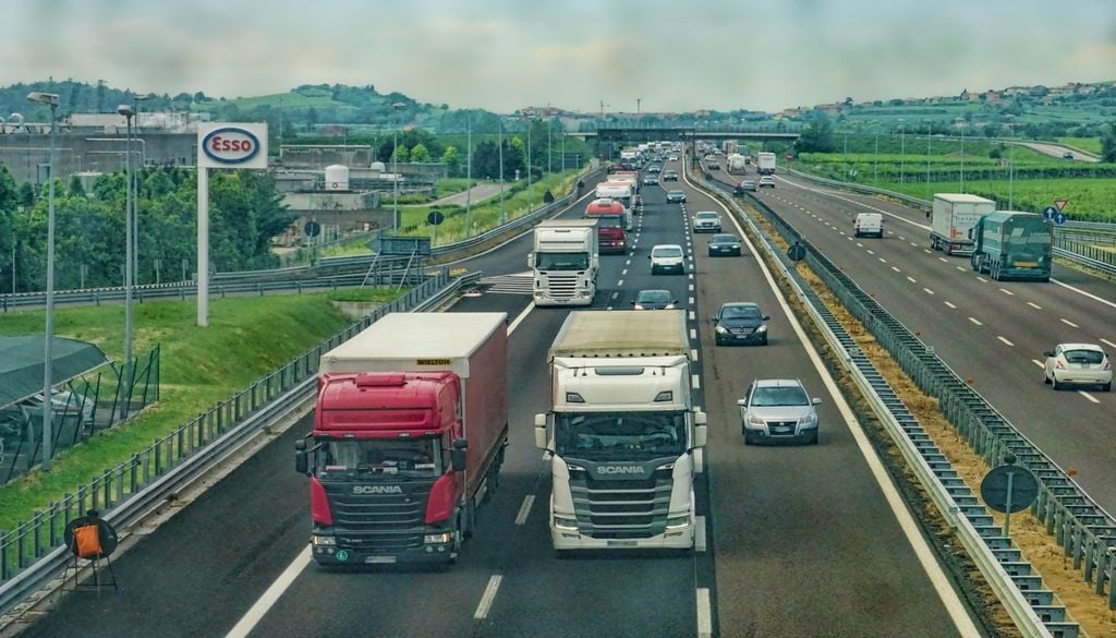 Les grands axes routiers sont particulièrement bruyants Les grands axes routiers sont particulièrement bruyants