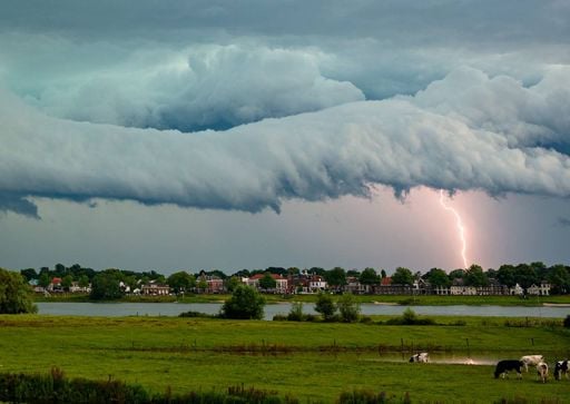 Frente fria acende alerta no Sul para mais tempestades e rajadas de vento