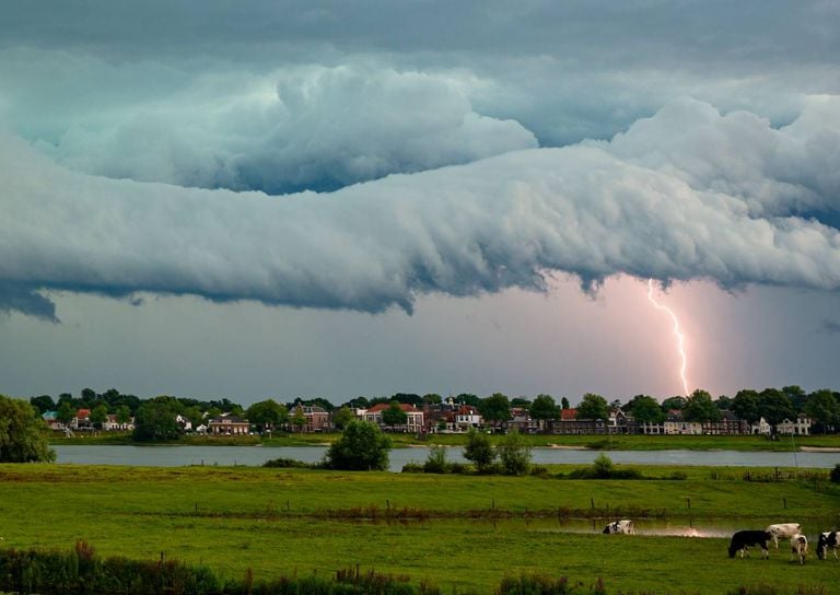 Frente fria acende alerta no Sul para mais tempestades e rajadas de vento
