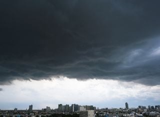 Frente fria atua neste domingo no centro-sul do Brasil: INMET emite alerta de perigo potencial para 4 estados