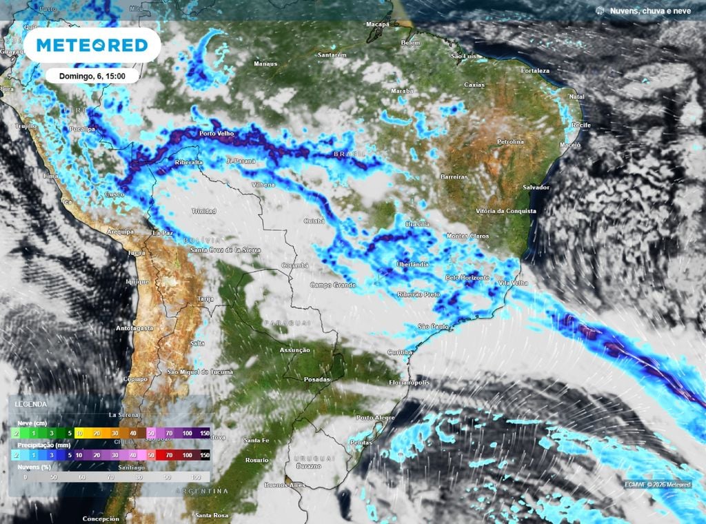 Mapa de precipitação e nebulosidade para o Brasil na tarde deste domingo (6). Nota-se o tempo fechado em boa parte do país, influenciado pela frente fria.
