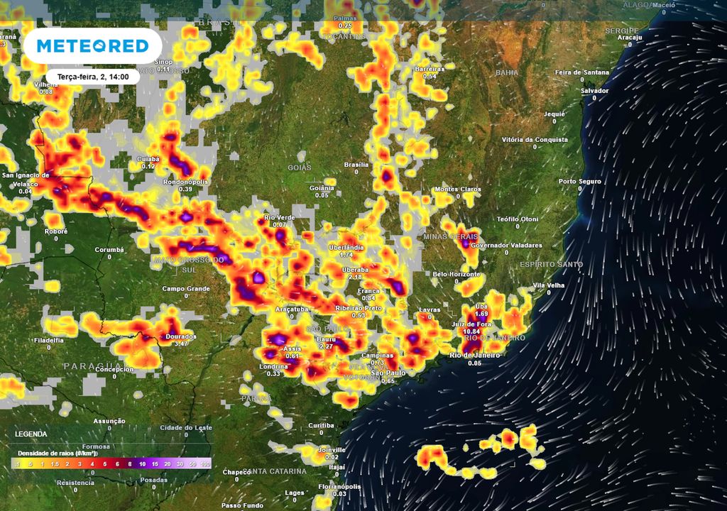 Previsão de densidade de raios na terça-feira durante a tarde.