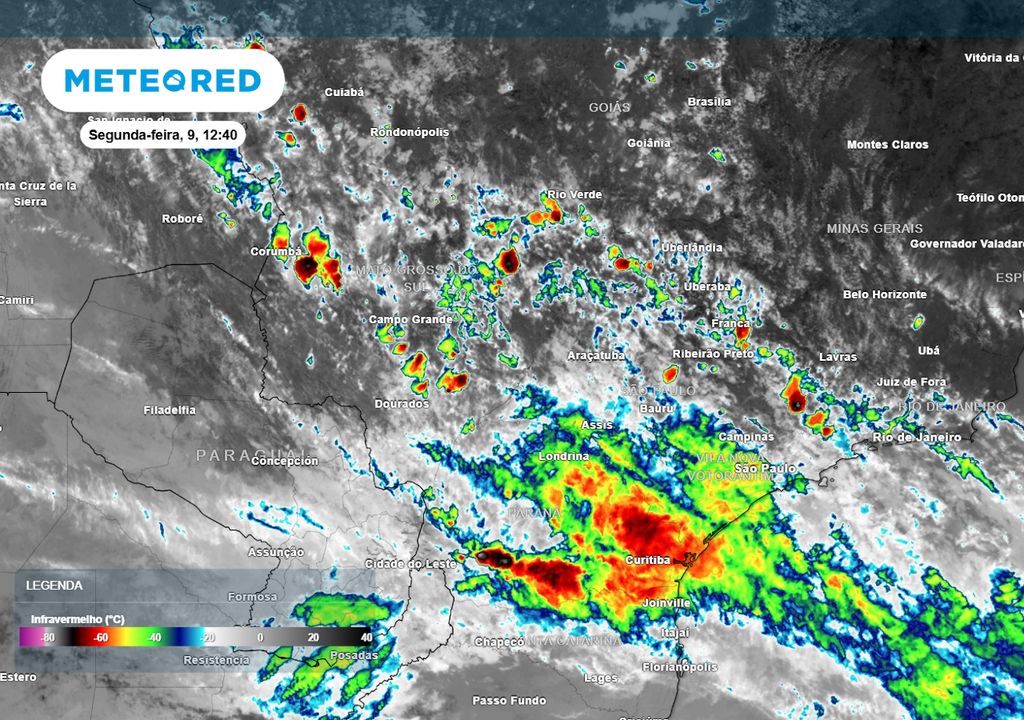 Imagens de satélite (infravermelho) na segunda-feira às 12h40.