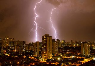 Frente fria causa intensa mudança do tempo no Sudeste a partir deste sábado, 18; saiba o que esperar