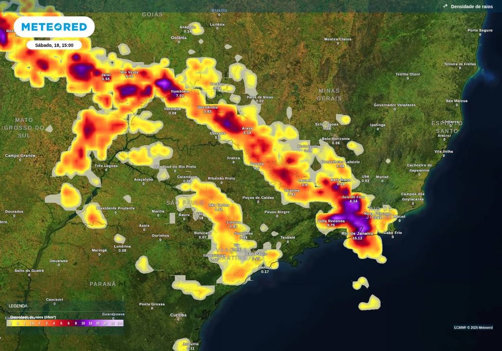 Previsão de tempestades na tarde de sábado (18), de acordo com o ECMWF.