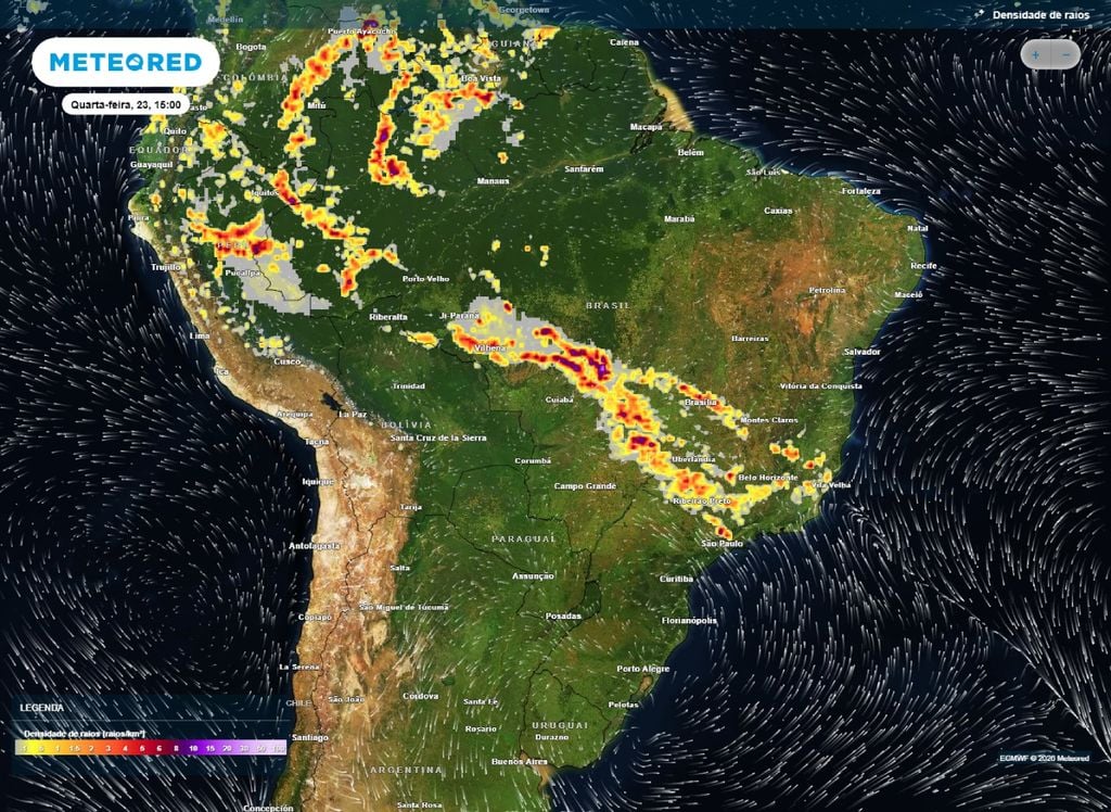 Mapa de densidade de raios mostra áreas mais propícias a tempestades no decorrer de quarta-feira (23), informações do modelo ECMWF.