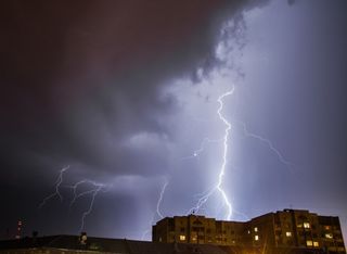 Frente fria, ciclone e ar polar deixam alertas na Região Sul; confira a previsão