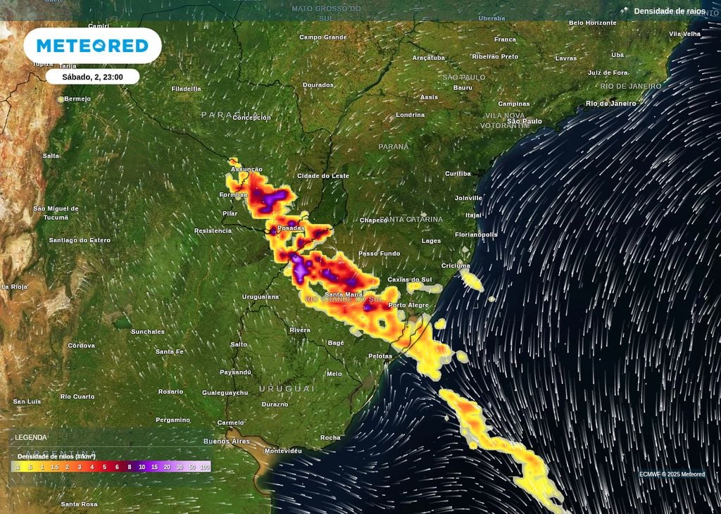 Densidade de raios indica áreas com maior atividade convectiva na noite de sábado (2). Densidade de raios indica áreas com maior atividade convectiva na noite de sábado (2).