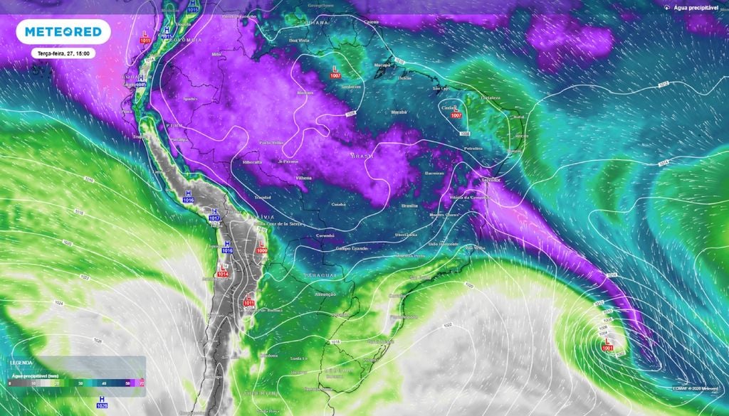 Água precipitável A previsão mostra grande quantidade de vapor de água na área de atuação da frente fria.
