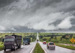 Frente fria e baixa pressão afetam o Brasil no fim de semana; saiba o que esperar