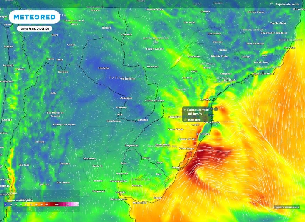 Rajadas de vento superam os 80 km/h no leste da Região Sul do Brasil.