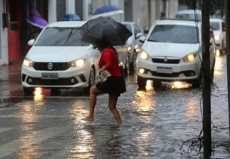 Frente fria mant&eacute;m alertas 1050 munic&iacute;pios em 4 estados; confira a previs&atilde;o
