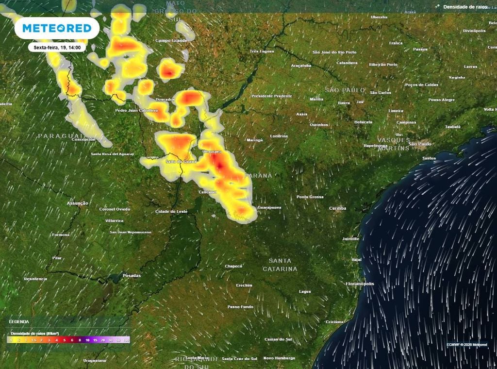 Previsão de densidade de raios (temporais) para sexta-feira (19) às 14h, segundo o modelo europeu ECMWF.