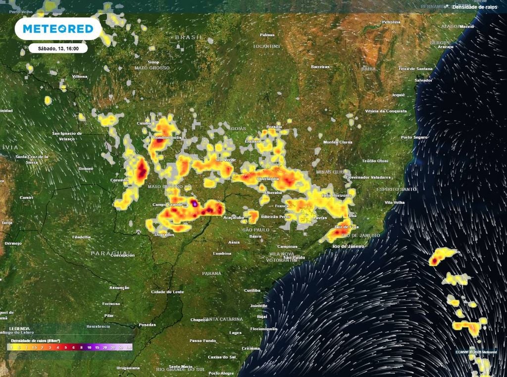 Previsão de densidade de raios para o sábado (13) às 16h, segundo o modelo europeu ECMWF.