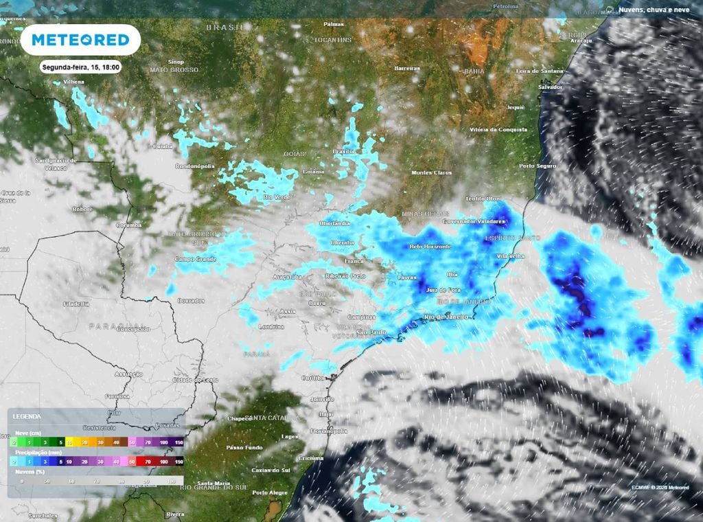 Previsão de precipitação (em mm) e nebulosidade para segunda-feira (15) às 18h, segundo o modelo europeu ECMWF.
