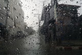 Frente fria se afasta, mas chuvas persistem no fim de semana