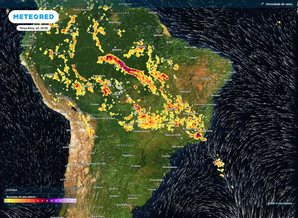 Mapa de densidade de raios previstos para a terça-feira (14).