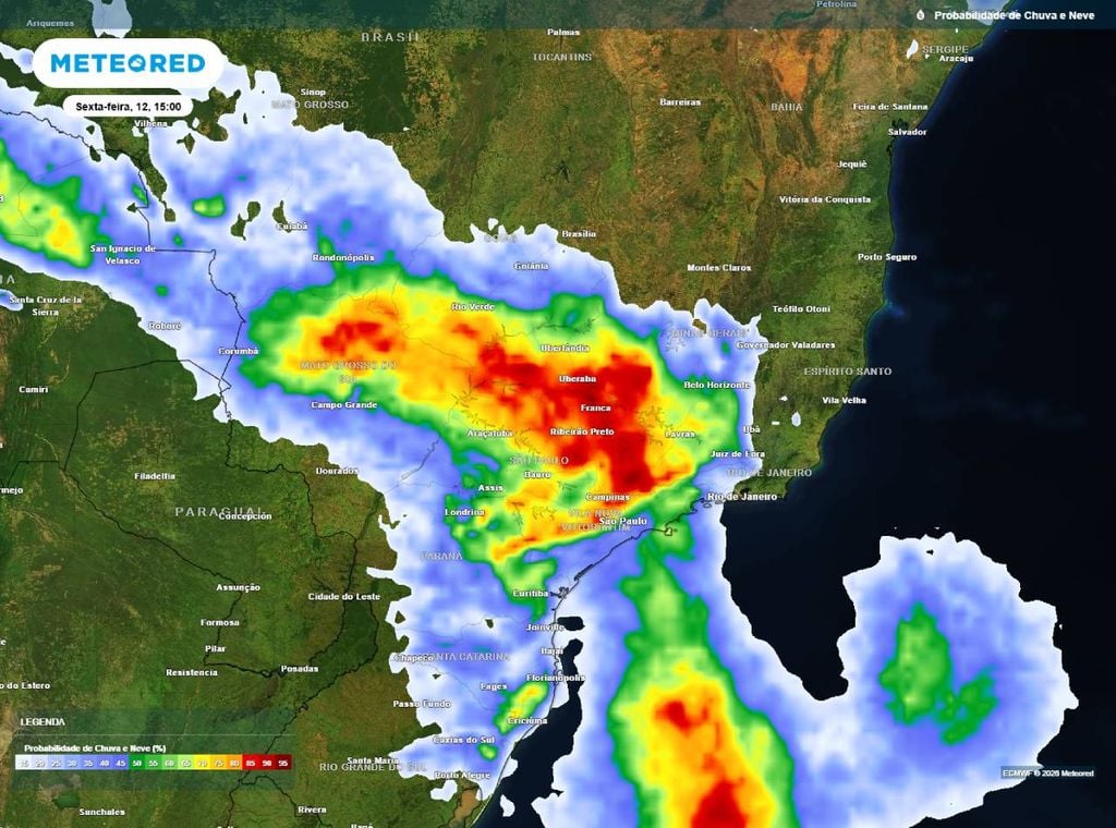 Previsão da probabilidade de precipitação (%) para sexta-feira (12) à tarde (15h), segundo o modelo europeu ECMWF.