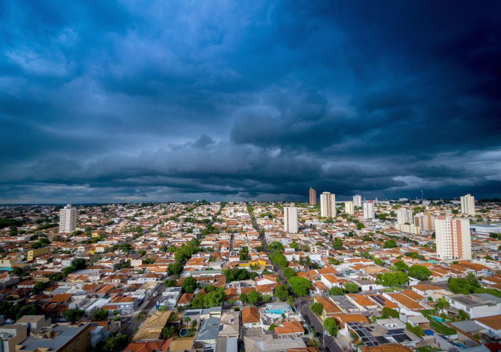 Nuvens de chuva sobre a cidade de Presidente Prudente.
