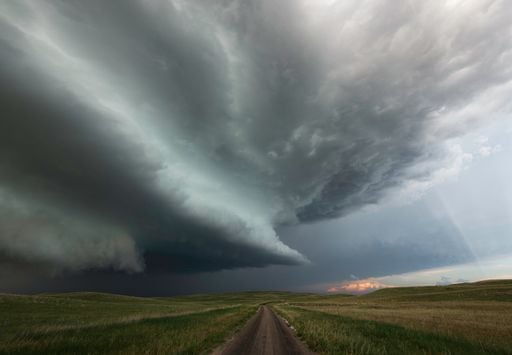 Frente fria traz intensa mudança à Região Sul neste começo de semana: alerta tempestades e violentos vendavais