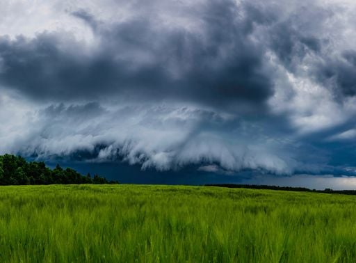 Frente fria traz mudan&ccedil;a, fim do calor&atilde;o e tempestades j&aacute; nesta semana; veja as &aacute;reas sob alerta