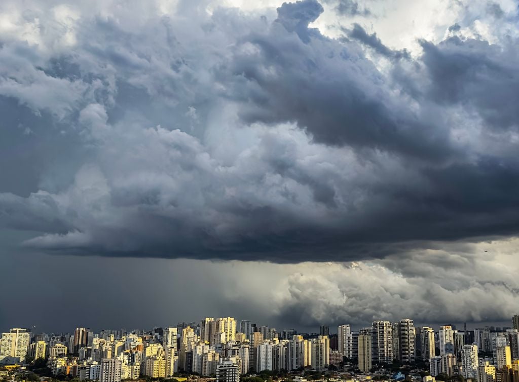 frente fria Nova frente fria avança pelo Centro-Sul e muda o tempo em sete estados a partir do início da semana.