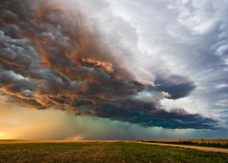 Frente fria traz tempestades severas e ajuda a aumentar as temperaturas em parte do Brasil nesta semana; entenda aqui