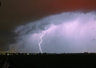 Frente fria traz risco de tempestades e vendavais ao Rio Grande do Sul; confira o alerta