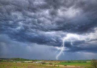 Frente fria traz risco de tempestades para o RS, PR e SC neste domingo, 12; confira
