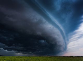 Frente fria traz risco de temporais, vendavais no Sul, Sudeste e no Centro-Oeste até esta terça-feira (23), confira