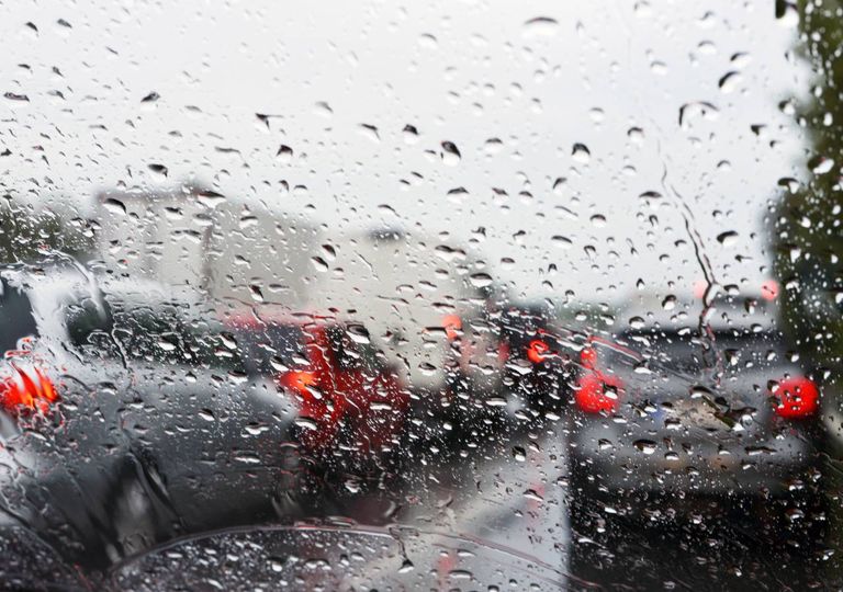 Frente fria traz vento e muita chuva este fim de semana Frente fria traz vento e muita chuva este fim de semana