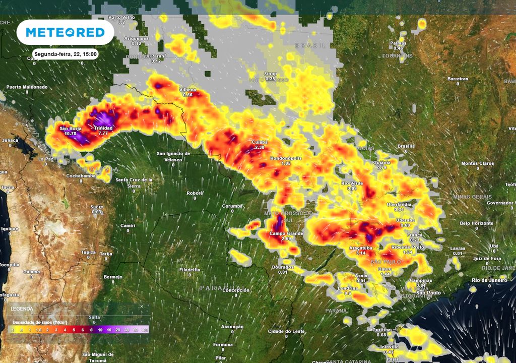 Previsão de densidade de raios na segunda-feira durante a tarde.