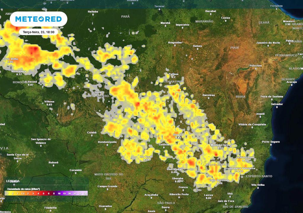 Previsão de densidade de raios na terça-feira durante a tarde.