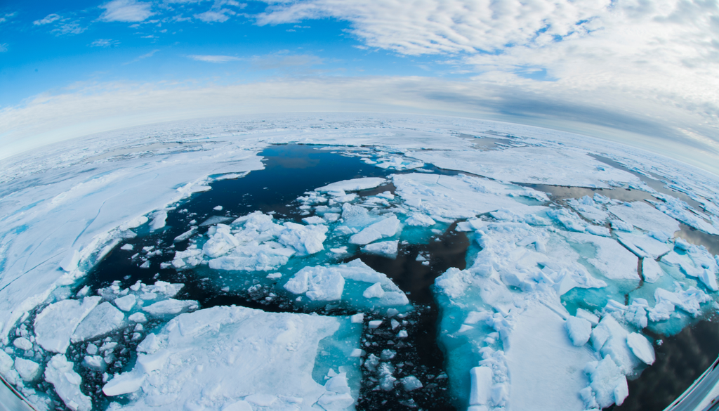 O derretimento do gelo aprisiona o calor numa camada fina, tornando as ondas de calor 20% mais longas e intensas.