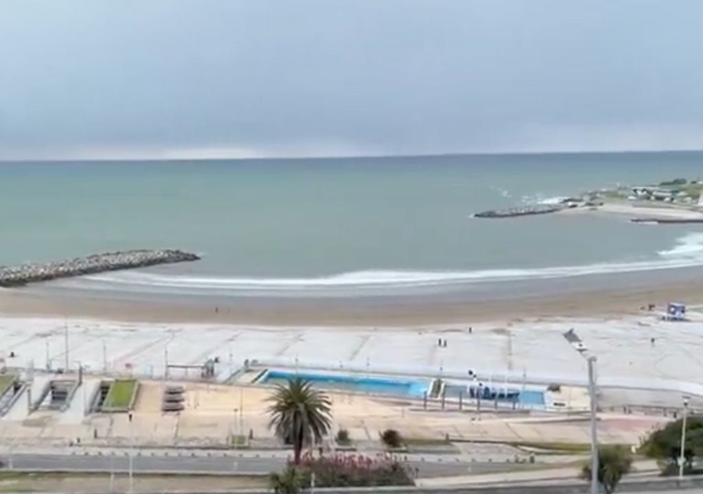 nieve La ciudad bonaerense de Mar del Plata amaneció con nieve en gran parte de la zona costera. Gentileza: @tomy2430 en red social X.