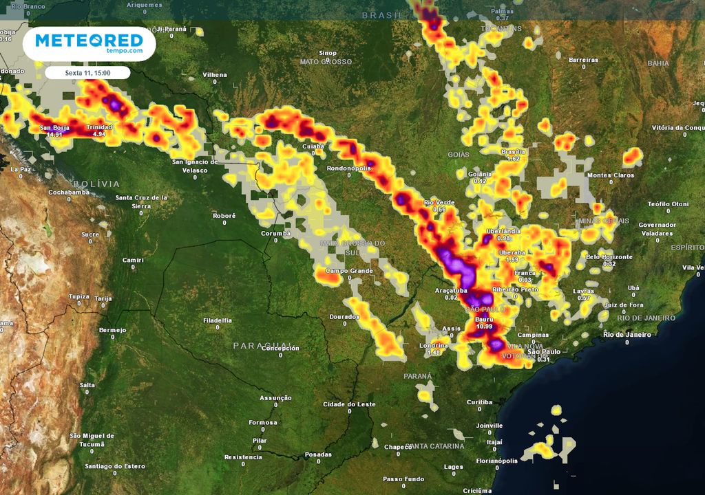 Previsão de densidade de raios na sexta-feira durante a tarde.