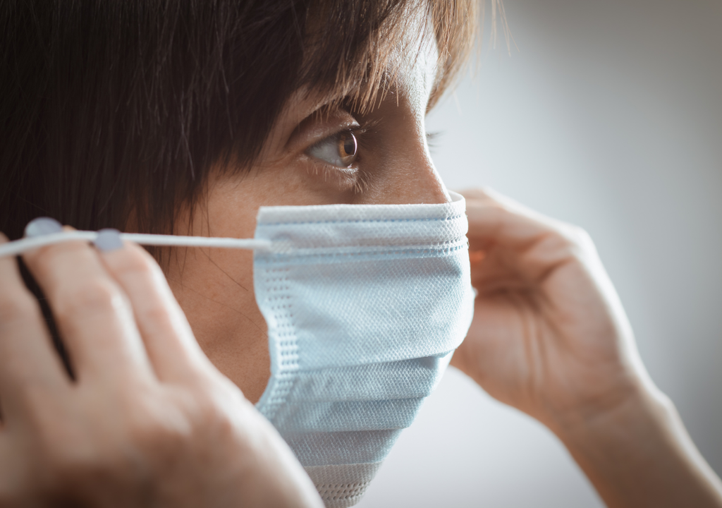 El uso de la mascarilla está muy recomendado para evitar la transmisión de virus en espacios cerrados. El uso de la mascarilla está muy recomendado para evitar la transmisión de virus en espacios cerrados.