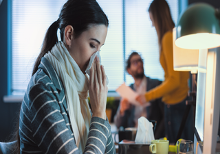 Frost im Büro: Muss ich bei Kälte noch ins Büro oder kann ich einfach daheim bleiben? 