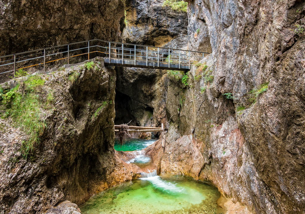 Almbachklamm ,Wasserfällen, Felsformationen Almbachklamm ,Wasserfällen, Felsformationen