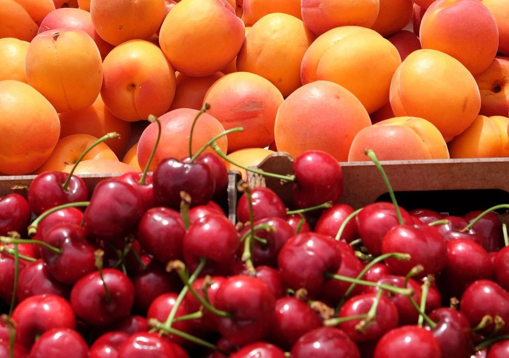 Duraznos y cerezas Duraznos y cerezas