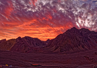 Fue el hotel m&aacute;s alto de Argentina y hoy es un fantasma en medio de la Cordillera de los Andes