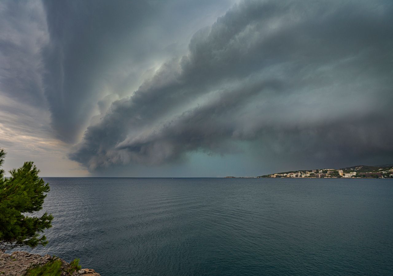 cruise ship crashes off mallorca