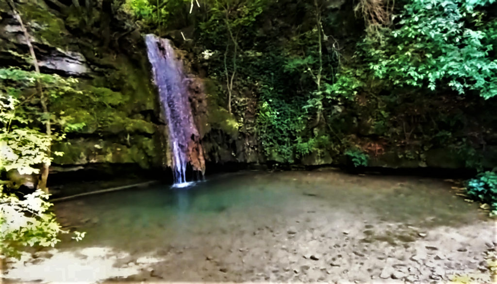 Cascata do Boição O encanto está precisamente na simplicidade e na sensação de descoberta. Foto: Wikimedia // Portugal Travel Tour