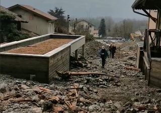 Francia, l'improvvisa fusione della neve distrugge una funicolare