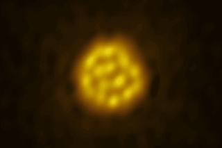 Los astrónomos consiguen por primera vez captar con detalle el gas burbujeante de la superficie de una estrella